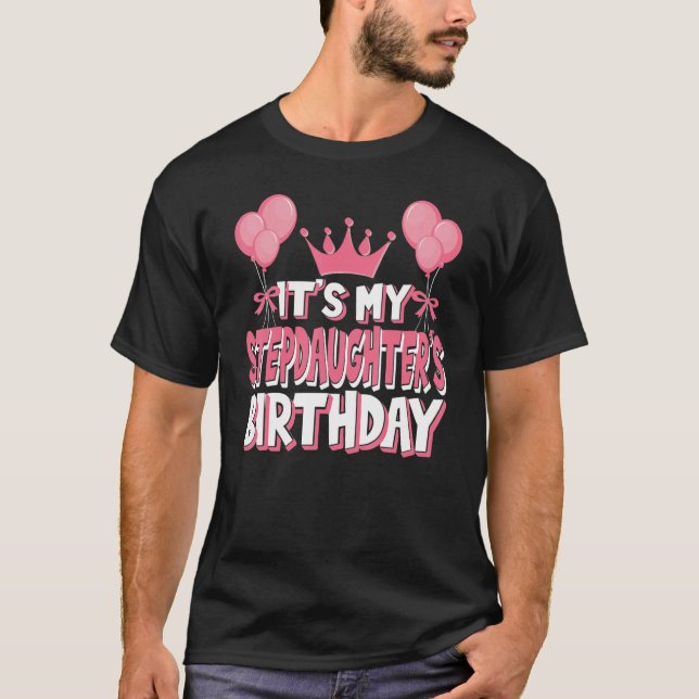 Det är min Stepdotters födelsedagshälsning T Shirt (Framsida)