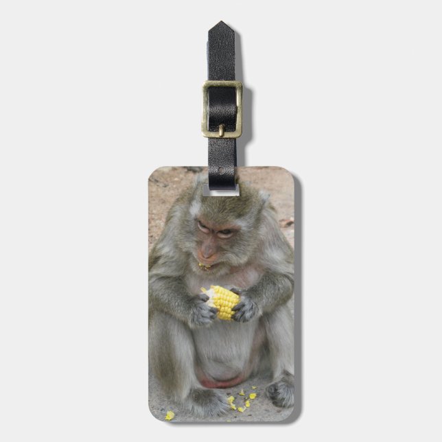 Det är min! .. Vild Thai Macaque Monkey Bagagebricka (Vertikal Framsida)