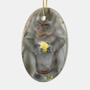 Det är min! .. Vild Thai Macaque Monkey Julgransprydnad Keramik