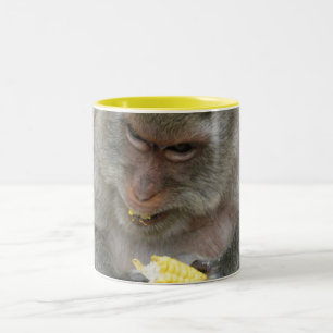 Det är min! .. Vild Thai Macaque Monkey Två-Tonad Mugg
