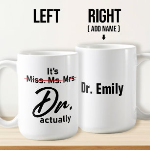 Det är miss Mrs Dr. Fd Studenten. Kaffemugg
