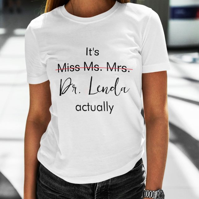 Det är miss Mrs Dr. Fd Studenten. T Shirt (Skapare uppladdad)