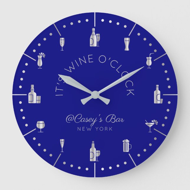 Det är Monogrammed Vin O'Clock Elegant Silver Stor Klocka (Framsida)