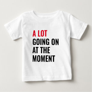 Det är mycket som pågår vid den nutida ljuva konse t shirt