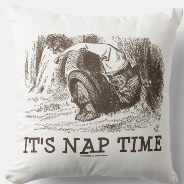 Det är Nap Time Red Kung Sleeping Underland Kudde (Throw pillow for any Wonderland fan who takes naps.)