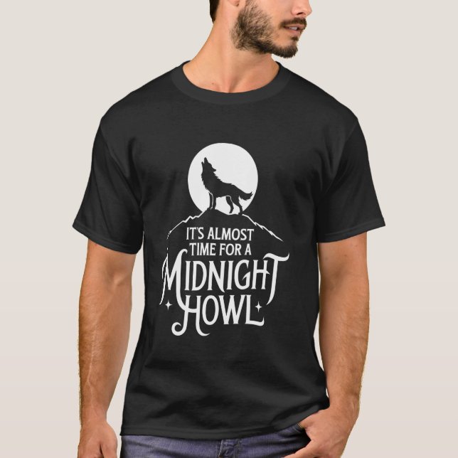 Det är nästan dags för en midnattshurvulf t shirt (Framsida)