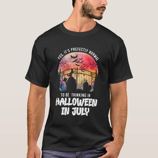 Det är normalt att tänka i Halloween i juli T Shirt (Framsida)