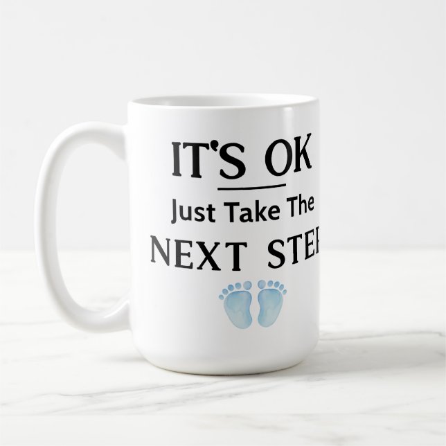 DET ÄR OK, TA NÄSTA STEG-PÅSTÅENDE KAFFEMUGG (Vänster)