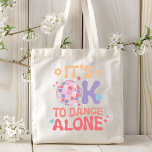 Det är okej att dansa Ensam Funny Single Self Kärl Tygkasse<br><div class="desc">Det är okej att dansa Ensam Funny Single Self Kärlek Tote Bag har den moderna typografin "Det är okej att dansa ensam" som accentueras med en diskoblomma av boll,  kärlek hjärta,  stjärnor och blomkryddor. Designad av Evco Studio www.zazzle.com/store/evcostudio</div>