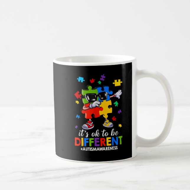 Det är okej att vara annorlunda Dabbing Puzzle Aut Kaffemugg (Höger)