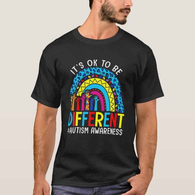 Det är okej att vara annorlunda leopard Rainbow Au T Shirt (Framsida)