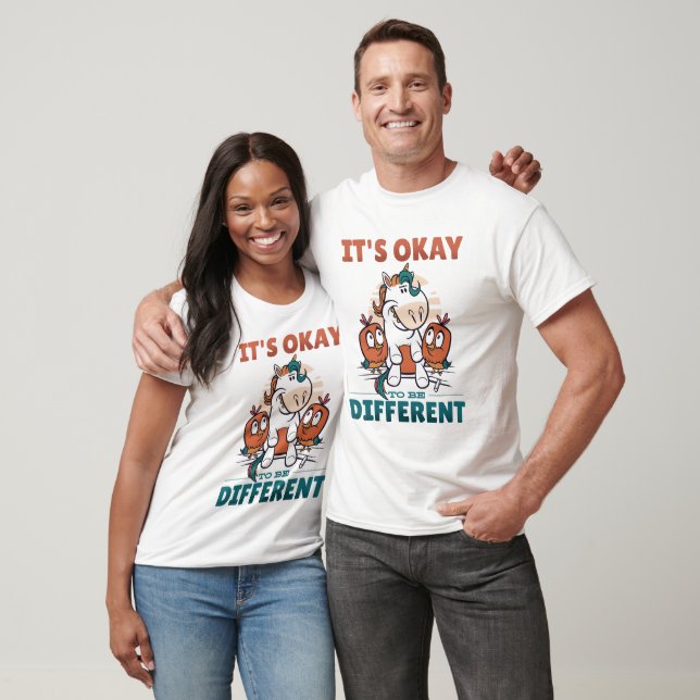 Det är okej att vara en annan inbjudan t shirt (Unisex)