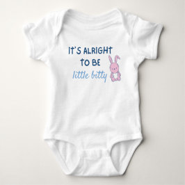 Det är okej att vara liten t shirt