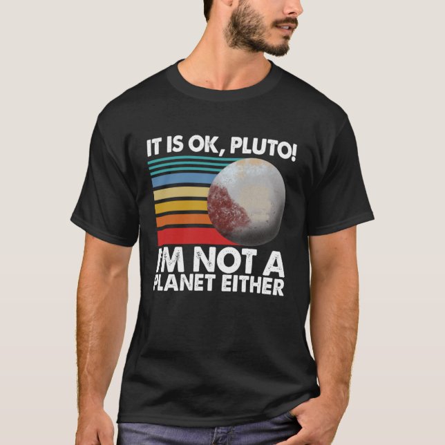 Det är okej Pluto att jag inte är en planet. T Shirt (Framsida)