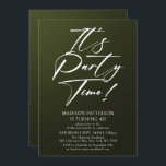 Det är Party-tid, 40:e födelsedag Party enkel Eleg Inbjudningar<br><div class="desc">Det är Party Time 40:e fyrtionde Födelsedagsfesten Simple Elegant Call Inbjudan har en minimalistisk utformning med texten "It's Party Time!" i modern,  vit calligraphy-skripttypografi och personlig nedan med anpassningsbar på gröntens bakgrund. Du kan ändra det redigerbara teckensnittet stil och färg. Designad av © Evco Studio www.zazzle.com/store/evcostudio</div>