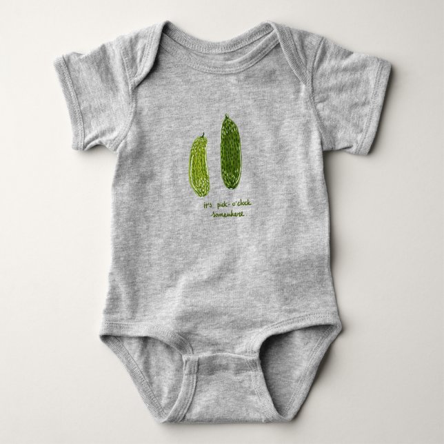 "Det är Pickle-o'klocka nånstans" Baby Shirt T Shirt (Framsida)