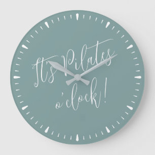Det är Pilates O'Clock Roligt Grönt Script Wall Cl Stor Klocka