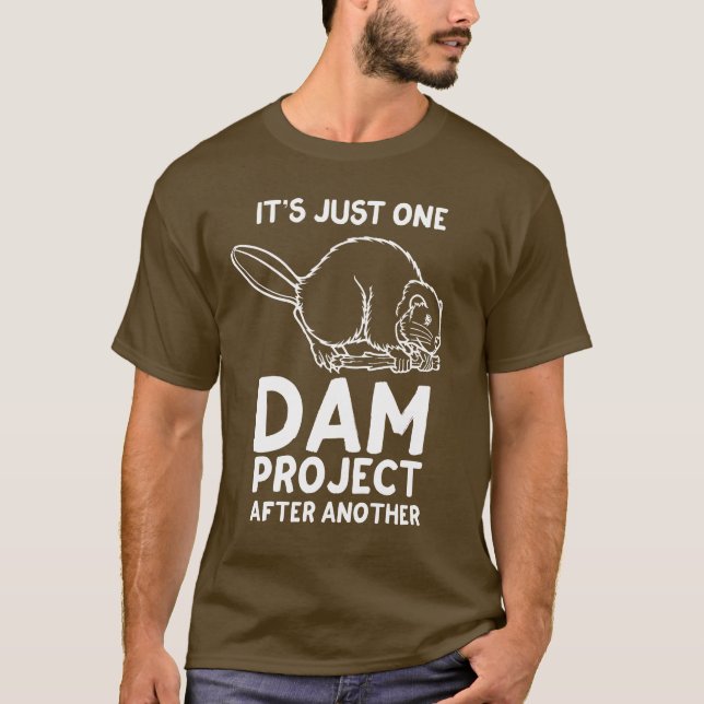 Det är precis en fördämning projekterar efter en t shirt (Framsida)