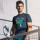 Det är Racket Science Funny Padel Tennis T Shirt<br><div class="desc">Visa av kärlek för att du spelar på en målning med den här roliga grafiktestet. Den innehåller parollen IT IS RACKET SCIENCE i grädde och teal brev ovanför en illustration av en panttennisracket och bollar.</div>