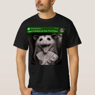 Det är rörelse vid din ytterdörr Rolig opossum T Shirt