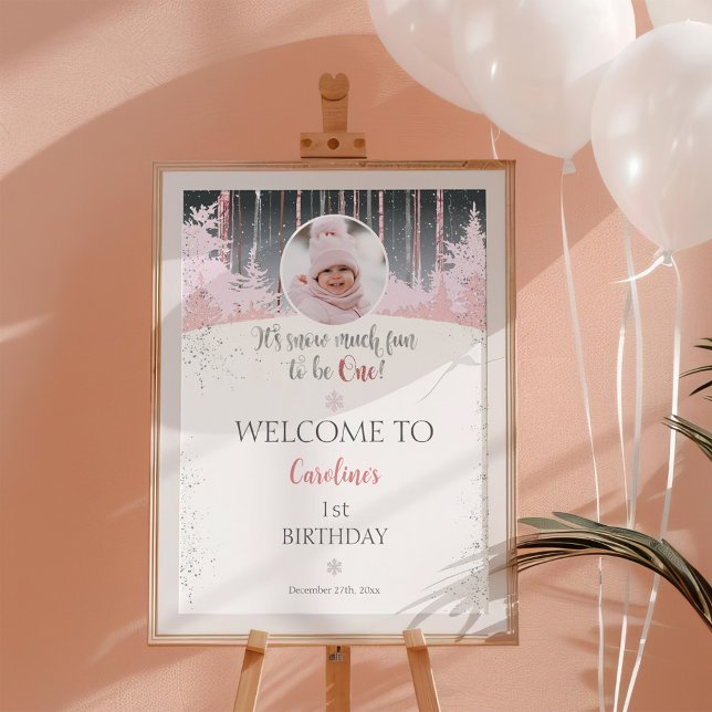 Det är snö mycket roligt att vara ett välkomstfoto poster (It's snow much fun to be one welcome sign poster for girls. pink gray grey muted colors winter)