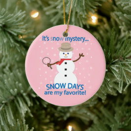 Det är Snö Mysteriet Detektiv Snömannen Rosa Julgransprydnad Keramik