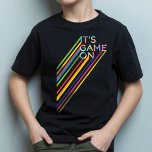 Det är spel på färglöst nylaserMärkre - enhetlig f T Shirt<br><div class="desc">Roligt-,  ljus- och coola-lasermärkre - tema för födelsedagsfest-teamuniformer. Utformningen har en typografisk färg-design "Det är spel på" med strålar av många färgad ljus som skjuter av från texten. Den svarta bakgrunden ställer stämningen med de ljusa laserstrålarna skapande ett fet utseende. Den omvända sidan har namn och nummer som nick.</div>