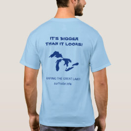 Det är större än det ser ut! Surfning av Underbara T Shirt