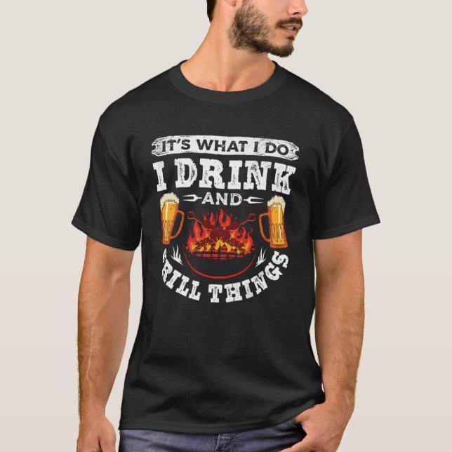 Det är vad jag dricker och grill sak matar. t shirt (Framsida)