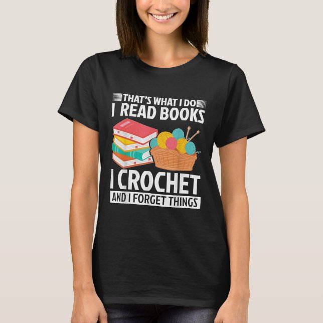 Det är vad jag gör, jag läser böcker och virkar t shirt (Framsida)