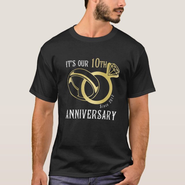 Det är vår 10-årsjubileum Bröllop Ring sedan 2012 T Shirt (Framsida)