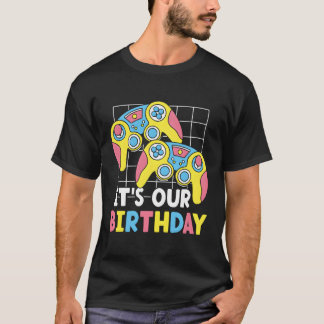 Det är våra tvillingfirande Twillingar T Shirt