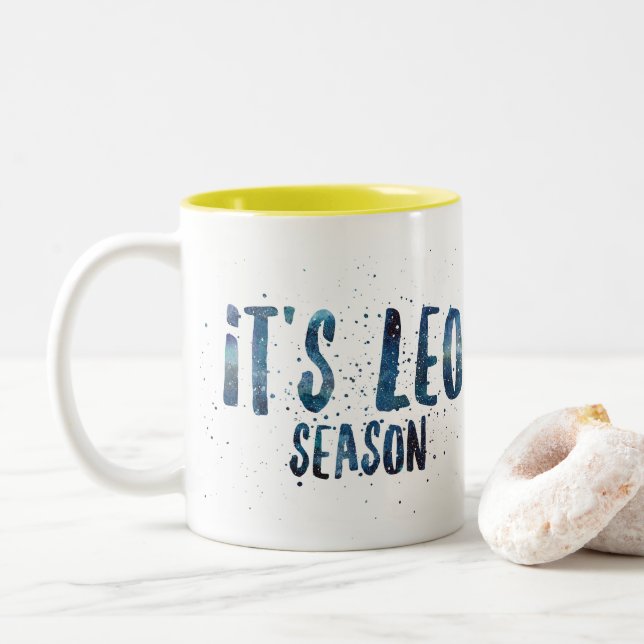 Det är vattenfärgen för födelsedagen för Leo Två-Tonad Mugg (Med munk)