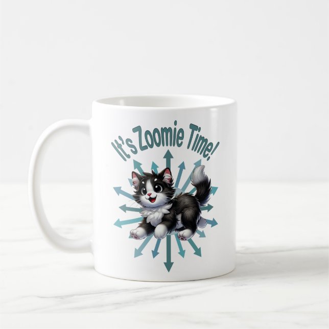 Det är Zoomie Time Cute Black & White Cat Kaffemugg (Vänster)