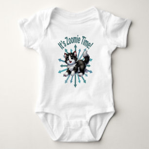 Det är Zoomie Time Cute Black & White Cat T Shirt