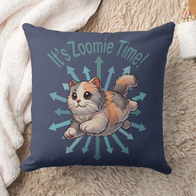 Det är Zoomie Time Dilute Calico Cat Kudde (Filt)