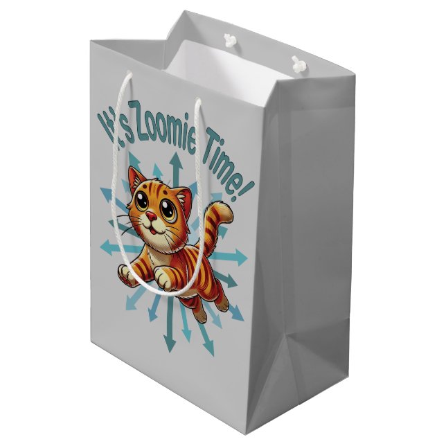 Det är Zoomie Time Orange Tabby katt (Baksidan Vinklad)