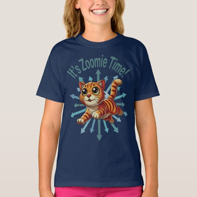 Det är Zoomie Time Orange Tabby katt T Shirt (Framsida)