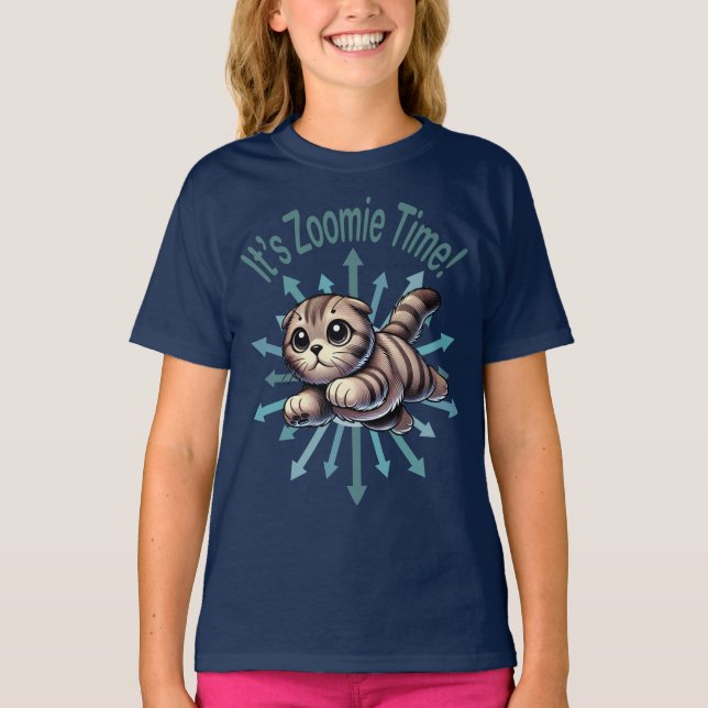 Det är Zoomie Time Scottish Fold Cat T Shirt (Framsida)