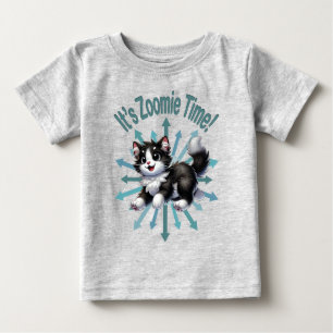 Det är Zoomie Time Söt svart-vit katt T Shirt