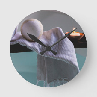 Det avslappnande badet tar tid på rund klocka