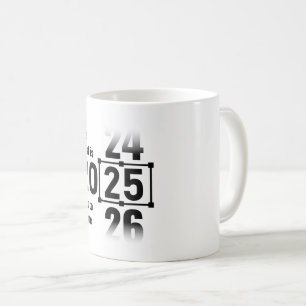 Det bästa är ännu till Kom 2025 Kaffemugg