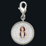 Det bästa Mamma någonsin moderna klassiska fotot Berlock<br><div class="desc">Den här enkla och klassiska designen består av serif-typografi och lägger till ett anpassningsbar-foto. "Bästa Mamma någonsin" cirklar bilden av mamma,  mor,  morsa etc.</div>