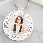 Det bästa Mamma någonsin moderna klassiska fotot Nyckelring<br><div class="desc">Den här enkla och klassiska designen består av serif-typografi och lägger till ett anpassningsbar-foto. "Bästa Mamma någonsin" cirklar bilden av mamma,  mor,  morsa etc.</div>