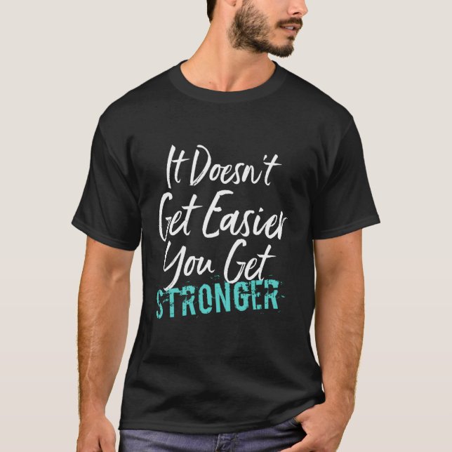 Det blir inte lättare att bli starkare t shirt (Framsida)