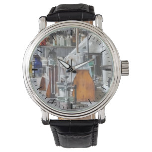Det Chem labbet med provrör och svarar Armbandsur