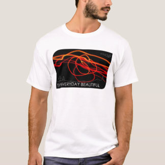 Det dagliga härligt - den röda natten virvlar runt t-shirt