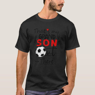 Det där är min sonson där ute fotboll för mormor t shirt
