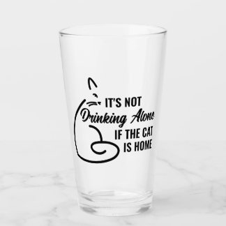 Det dricker inte ensam om katten är hemma glaskopp