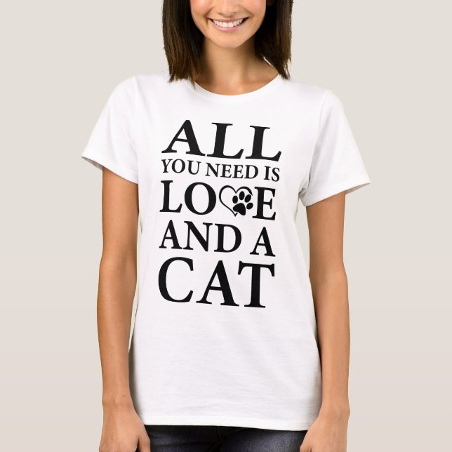 Det enda du behöver är Kärlek och en katt T Shirt (Framsida)
